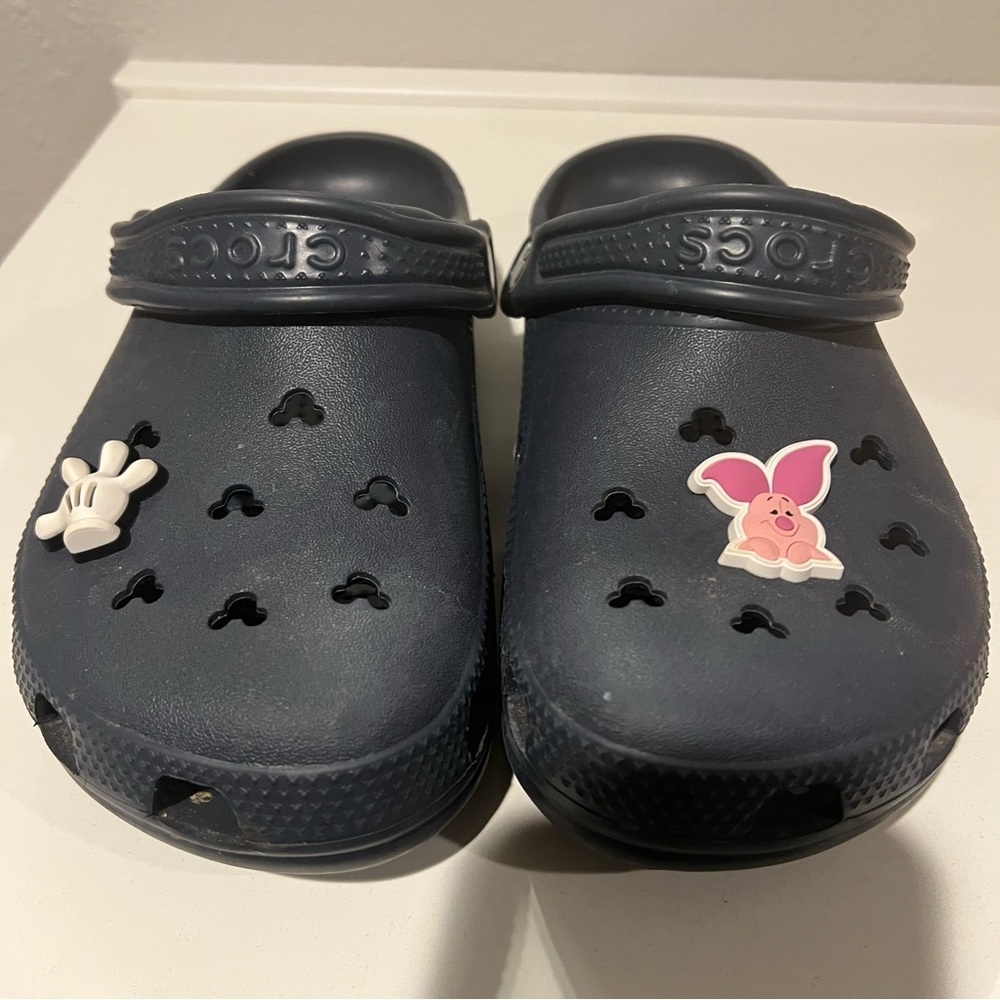 Crocs Navy Blue Adult Women’s Size 7 Men’s 5 Disney Mickey Mouse Jibbitz Piglet